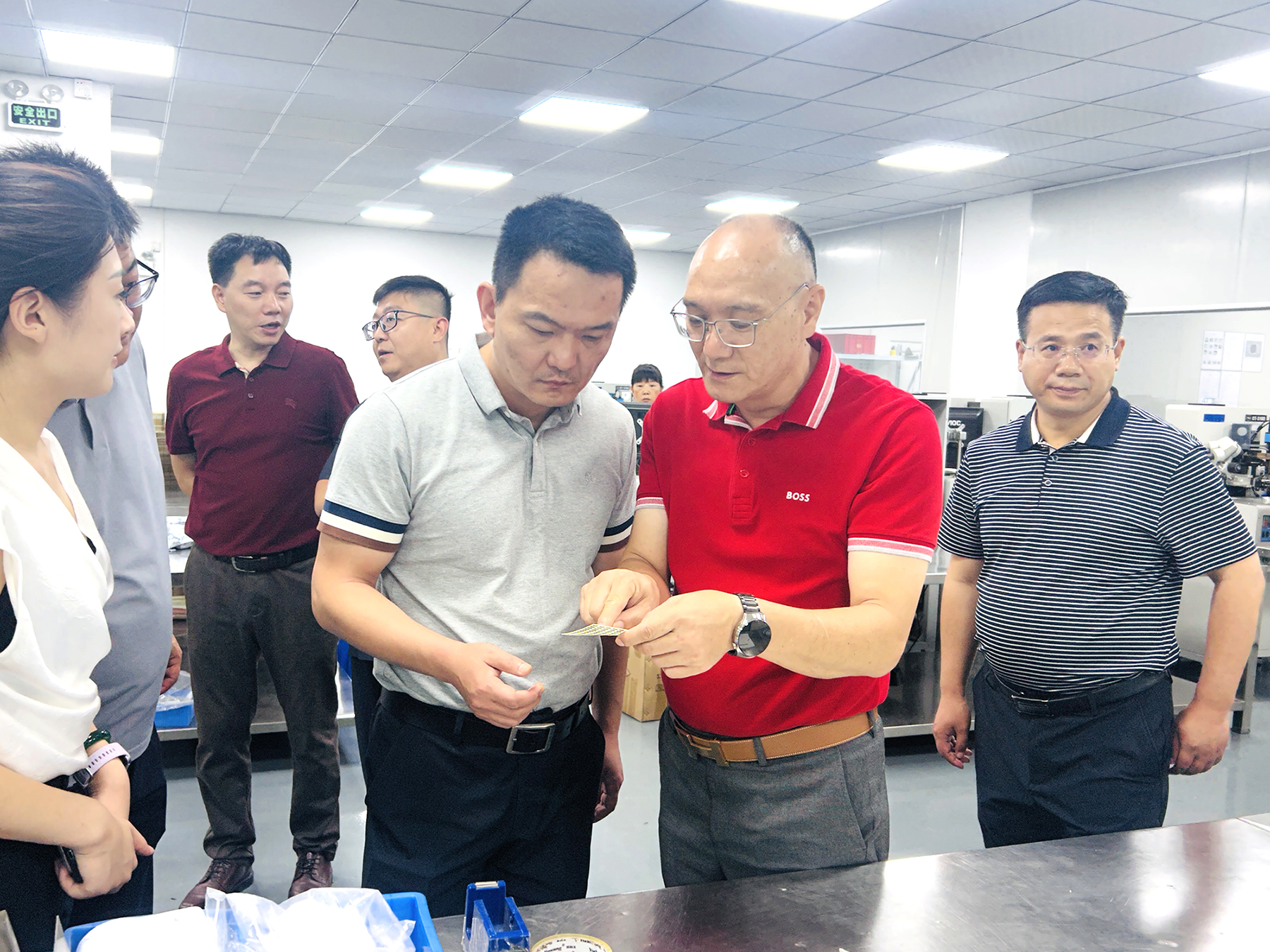 熱烈歡迎寧夏海原縣李明縣長(zhǎng)一行蒞臨卡立方集團(tuán)參觀指導(dǎo)