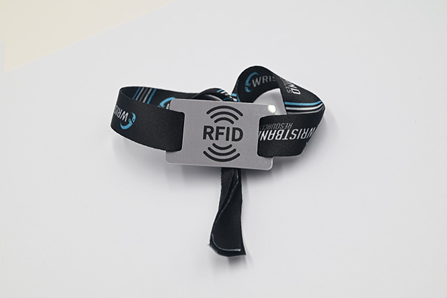 校園卡不僅有統(tǒng)一的布局，還有個性化的定制